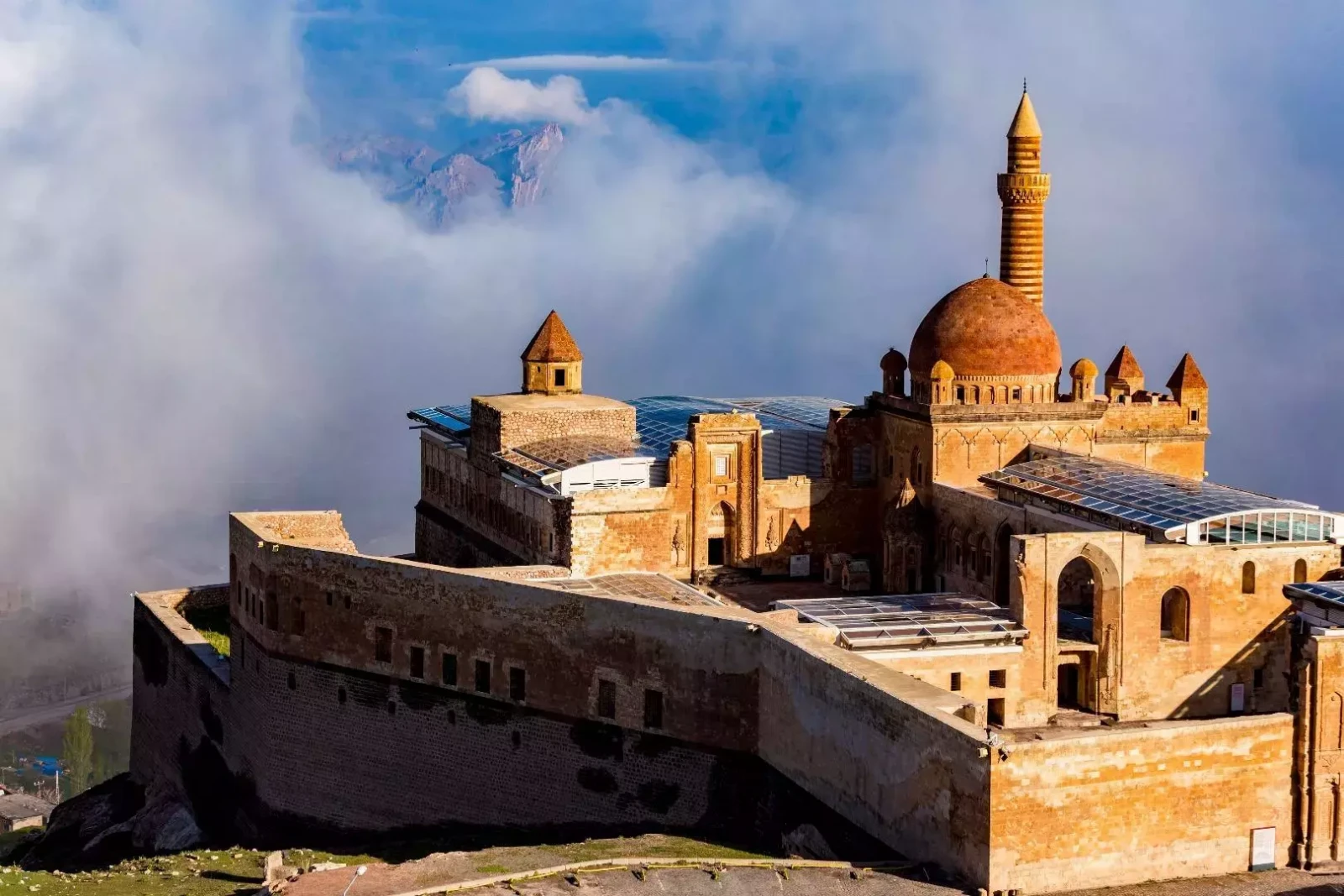 ishak pasha palace